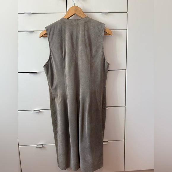 Marquise Taupe Garment - Picture 2 of 9